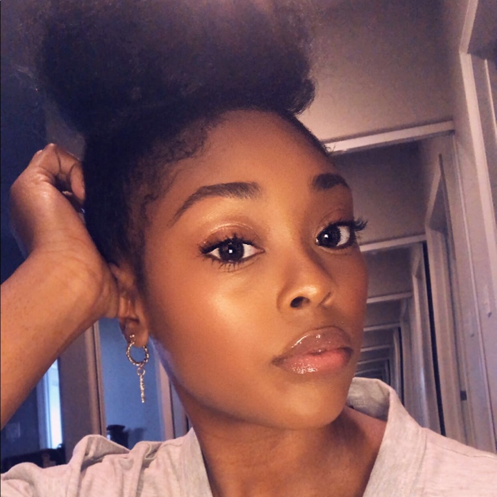 Meet your Posher, Kelli